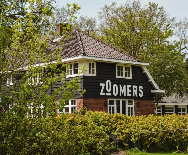 Voorkant boshotel